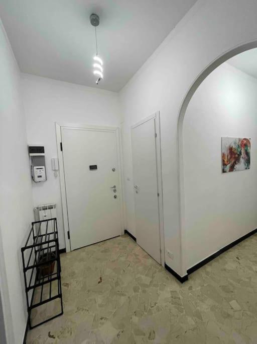 Centrale Con Ampio Balcone Apartment Genua